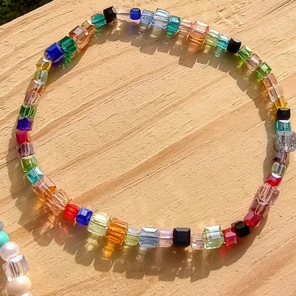 Colorful dainty beaded rainbow stretch bracelet - Picture 1 of 4